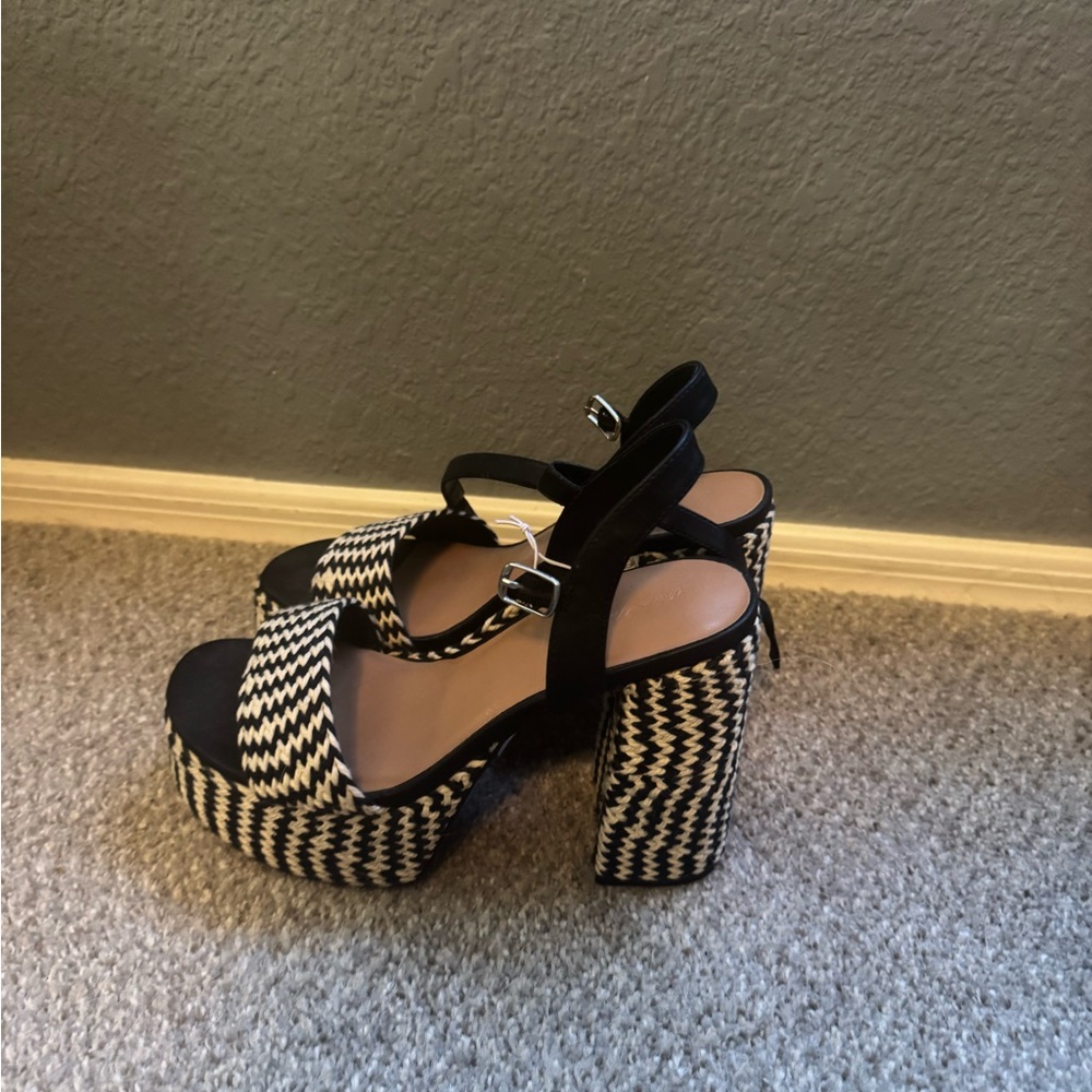 Universal Thread Black and White Platform Heels